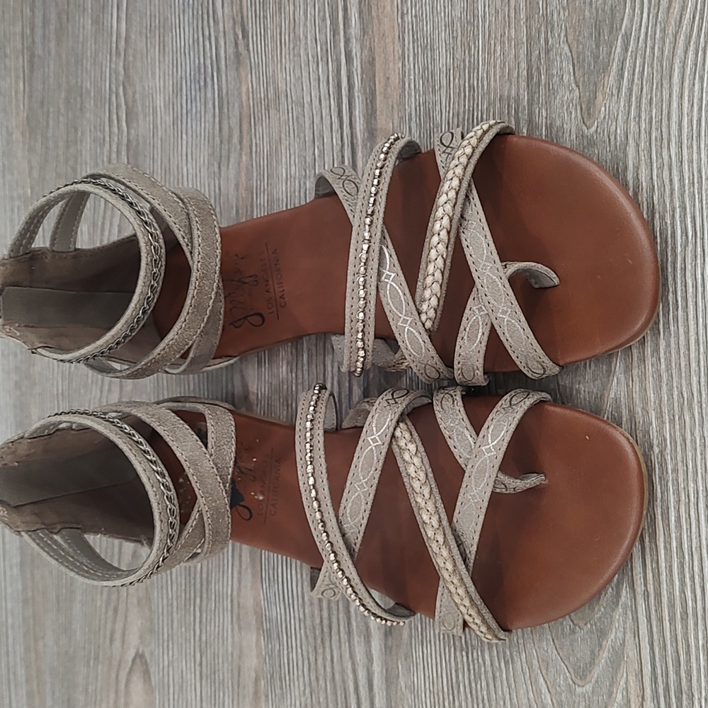 Near New Jellypop Taupe Closed Heel Strappy Sandals Studs Chain Back Zippers 5.5